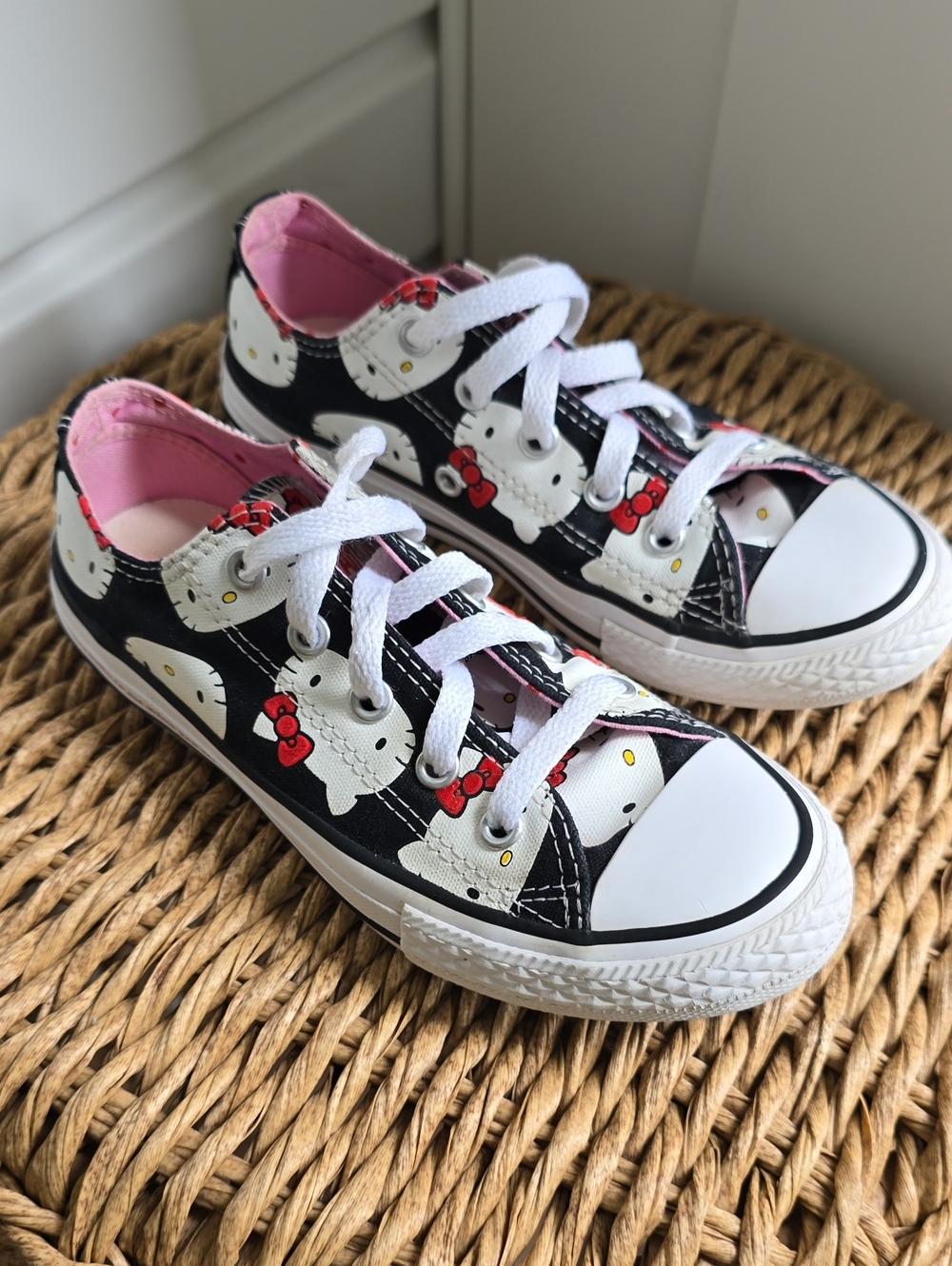 Hello Kitty Converse Chuck Taylor All Star Low-top Sneakers